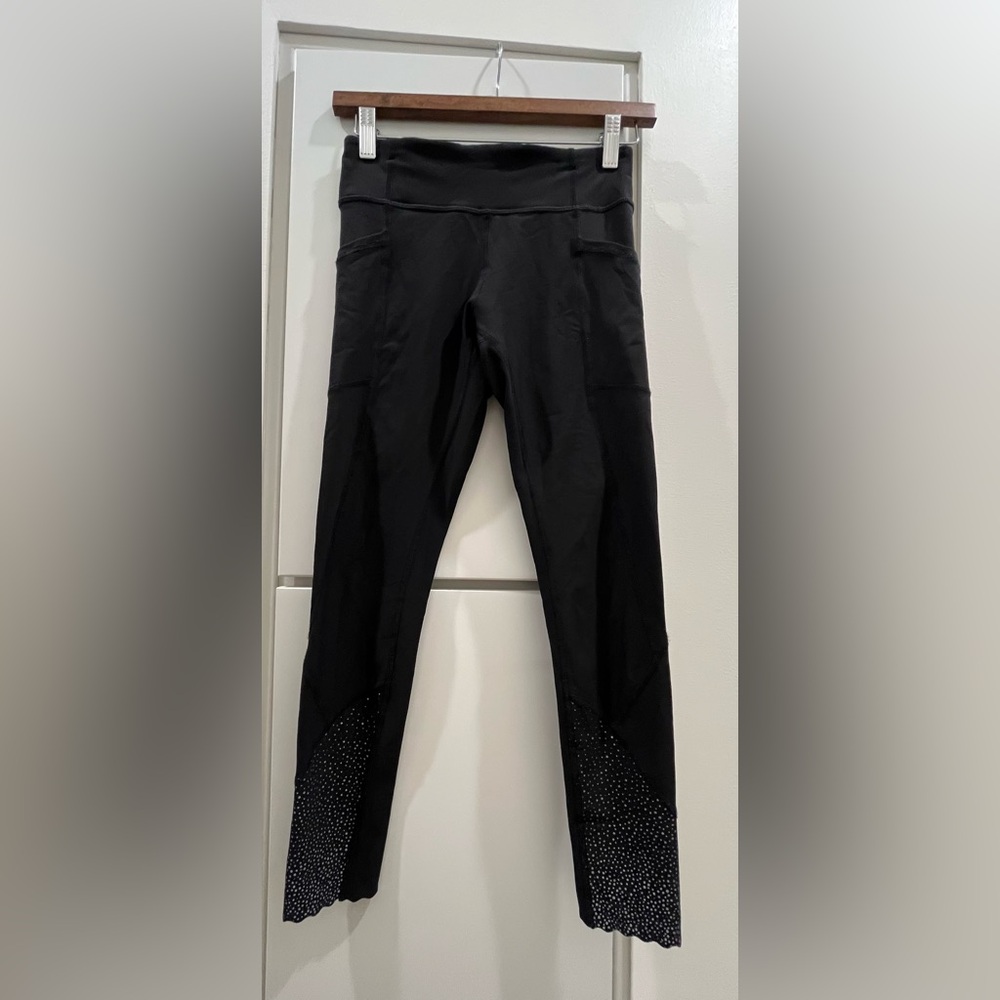 Lululemon Athletica SZ 4 Black Leggins 25” Long see pictures and read details